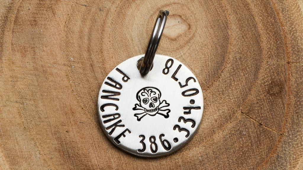 Skull Pet ID Tag - Petite Cat or dog Tag - 3/4" pick your color Pet Name Tag - Personalized Cat ID Tag - Día de Muertos Pet Tag - Pirate Tag