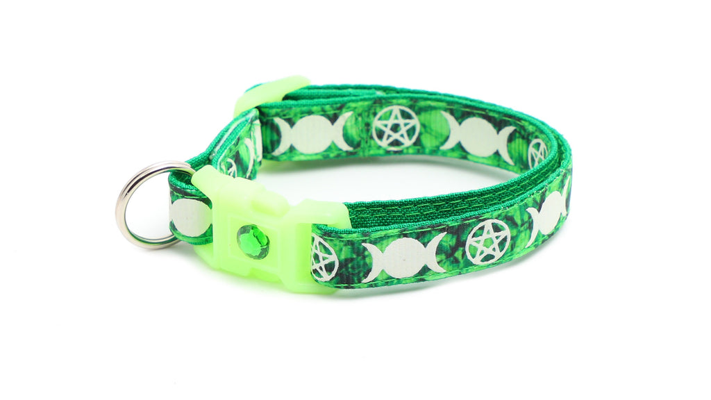 Wicca Cat Collar - Witch's Familiar on Emerald - Breakaway Cat Collar - Kitten or Large size - Glow in the Dark B49D31